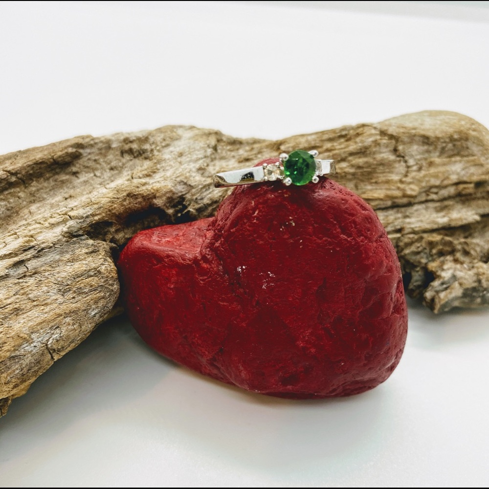 Sterling silver round emerald ring size 8 1/2